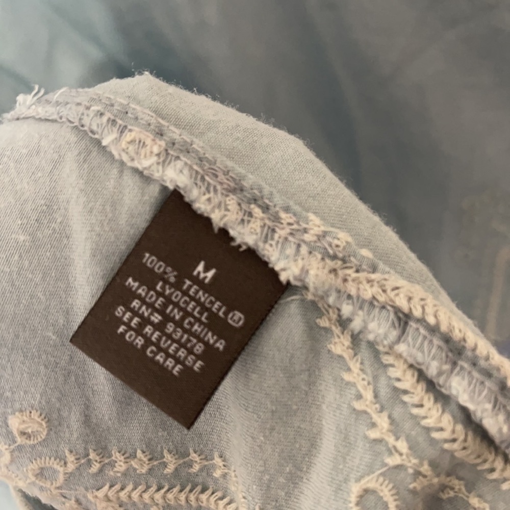Chloe & Theodore Off Shoulder Top - Picture 6 of 6